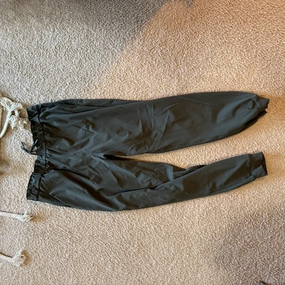 lululemon Stretch High-Rise Jogger *Full Length | Size 14 | Dark Olive - Picture 3 of 3